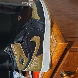 New In Box Air Jordan 1 Retro High OG Black and Gold Men's And Women Shoes
